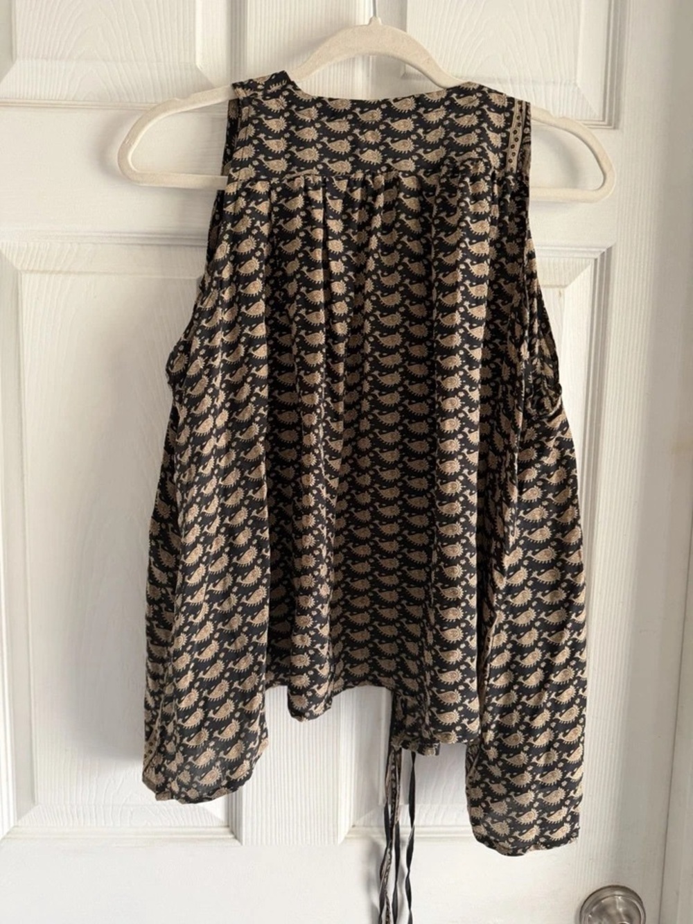 Bae Tie-Front Sleeveless Tank in Black and Cream by Anthropologie-style Label - Picture 4 of 4
